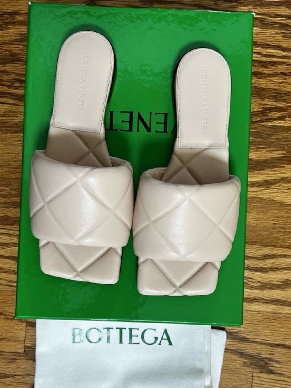 🛍️ Bottega Veneta Authentic with COA Nappa Quilted Lido Flat in Cane Sugar